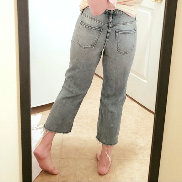 Universal Thread High Rise Wide Leg Raw Frayed Hem Light Wash Denim Crop Jeans - Picture 16 of 16